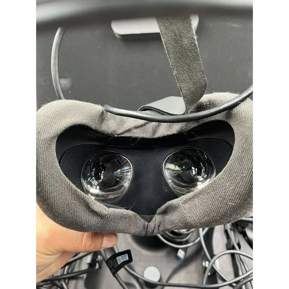 Oculus Rift CV1 Headset With 2 Base Stations And Controllers + Cable (Full Set)